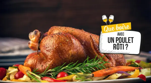 Un délicieux poulet rôti, garni de légumes et d'herbes, prêt à être dégusté avec un bon vin.